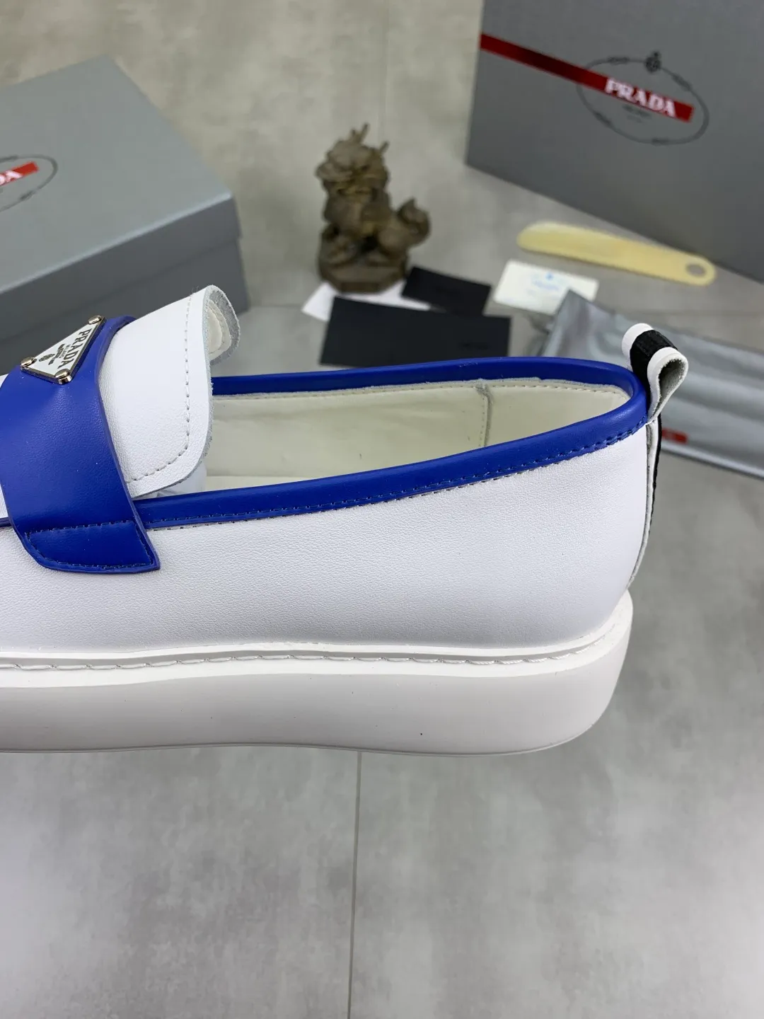 Men's Men's Shoes 💰P560 💰【New Style】 The latest model of high-quality PRADA classic men's shoes has been launched on the official website in 1:1 copy, synchronized in Hong Kong and on the same catwalk; all made of calfskin➕imported cowhide lining, 🍡🍡original rubber outsole, non-slip and wear-resistant; comfortable on the feet, attractive style, fine workmanship, and simple and neat shoe lasts, showing the courage and toughness of men, 👍sizes 38 to 44 (45 can be customized) black and white Blue color🉑️choose